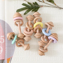 Charger l&#39;image dans la galerie, hochet-bois-silicone-alimentaire
